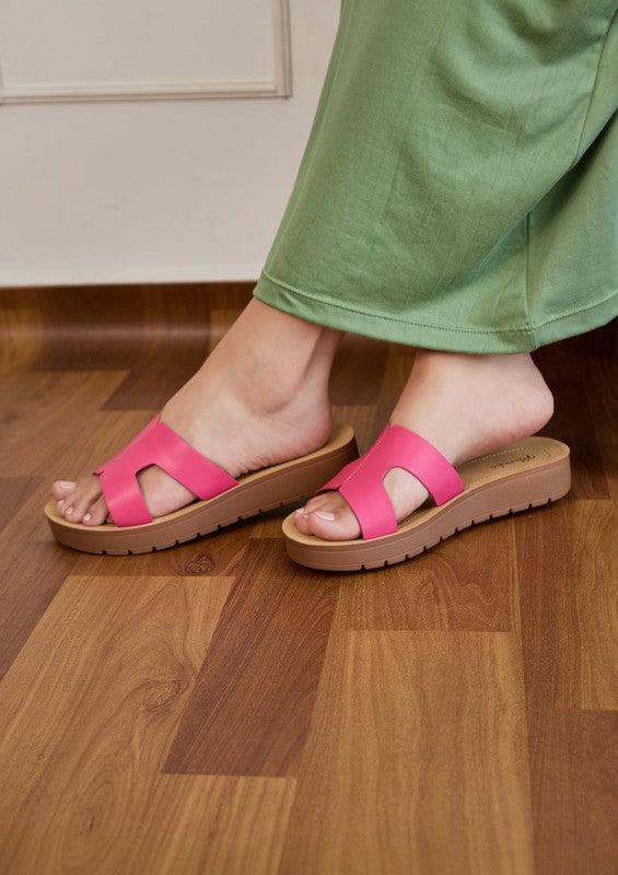 VERA 4 High-Quality Slide Sandals – Durable Style with a Chic Finish - NeoKira Unlimited