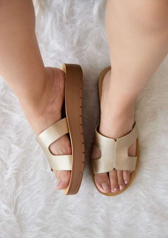 VERA 4 High-Quality Slide Sandals – Durable Style with a Chic Finish - NeoKira Unlimited
