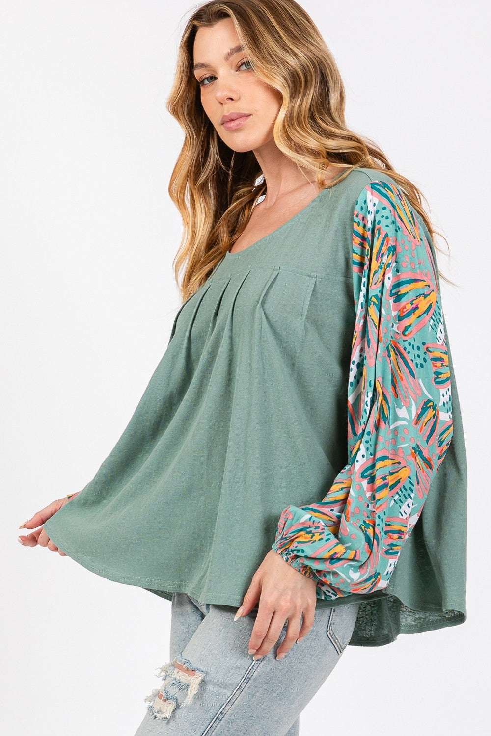 SAGE + FIG Ruched Round Neck Printed Bubble Sleeve Top Top Trendsi   