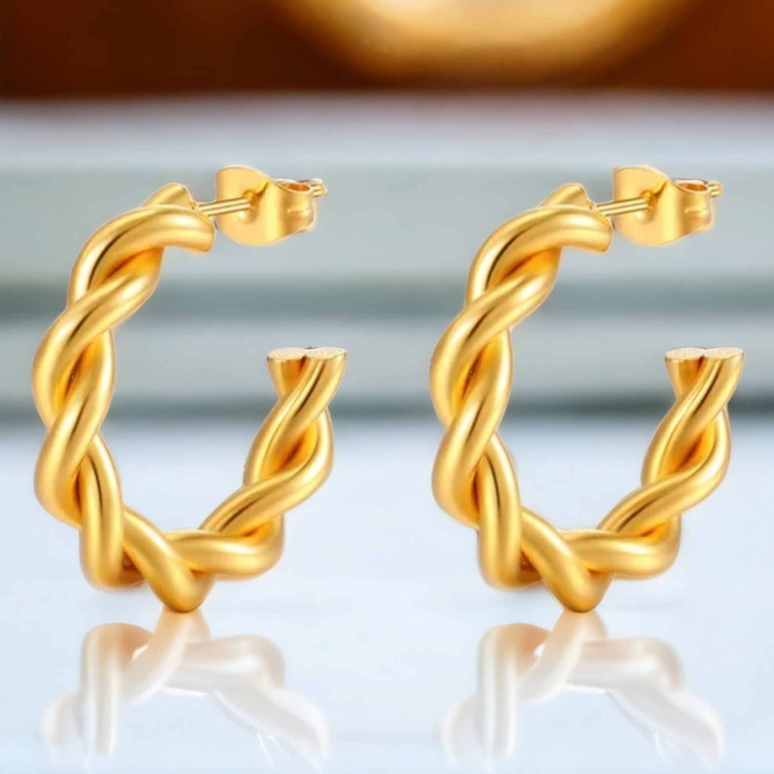 TWISTED C-Hoop Earrings NeoKira Unlimited Gold  