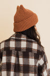 Gorro de punto con parte superior cuadrada y canalé suave Chill Vibes