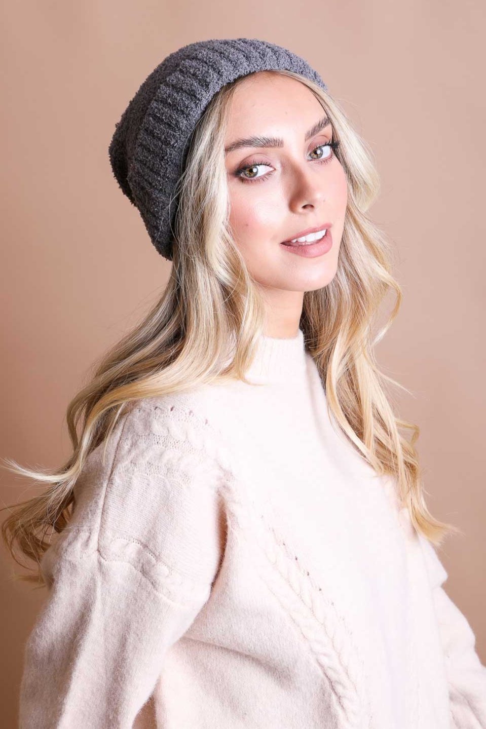 Boucle Pom Beanie - NeoKira Unlimited