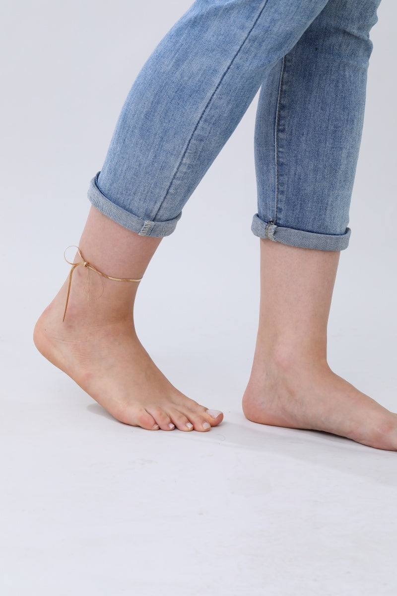 Delicate Gold Bow Anklet – Playful Elegance for Every Step - NeoKira Unlimited