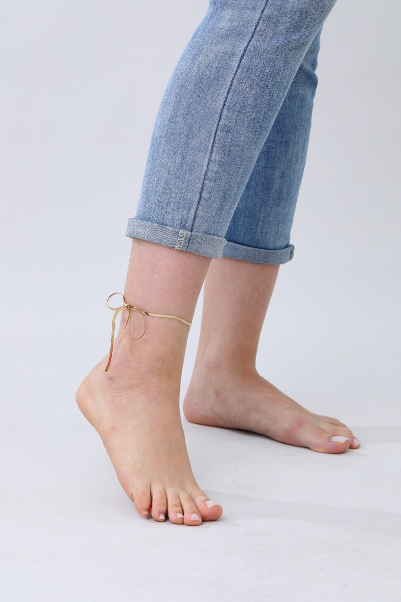Delicate Gold Bow Anklet – Playful Elegance for Every Step - NeoKira Unlimited