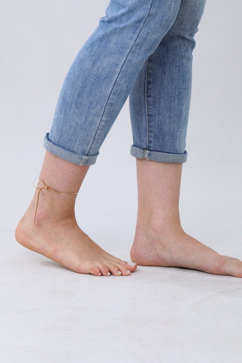 Delicate Gold Bow Anklet – Playful Elegance for Every Step - NeoKira Unlimited