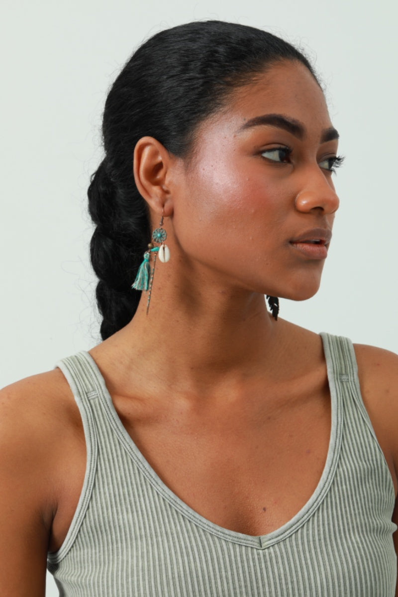 Bohemian Fringe Earrings – Feather Motif & Dancing Tassels 🌿✨ - NeoKira Unlimited