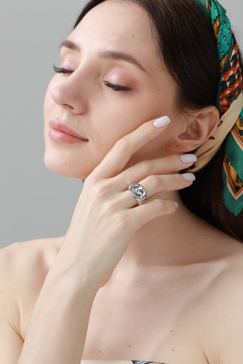 Architectural Knuckle Ring – Minimalist Open-Band Design - NeoKira Unlimited
