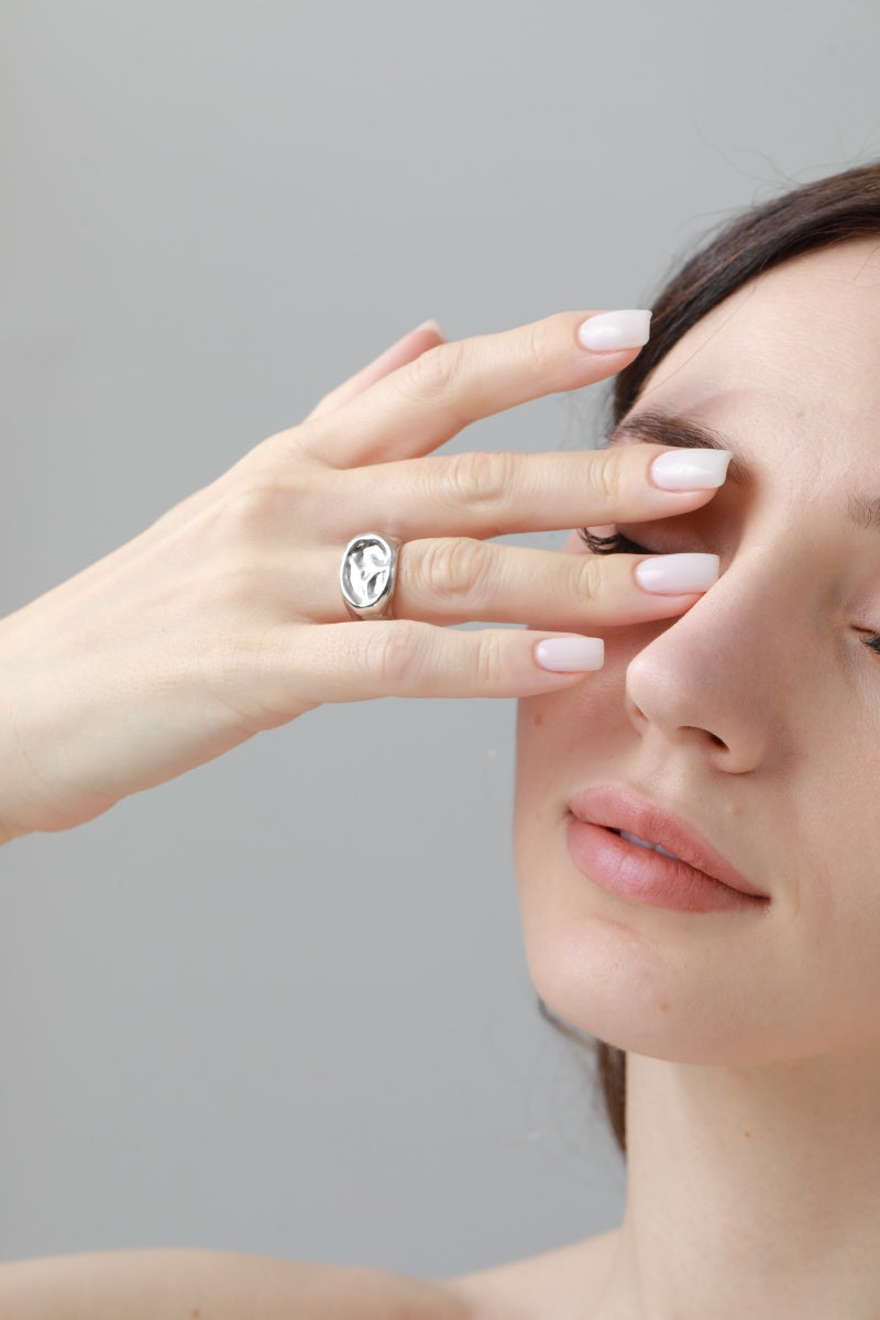 Architectural Knuckle Ring – Minimalist Open-Band Design - NeoKira Unlimited