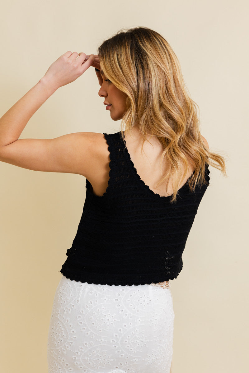 Serene Blooms Crochet Style Top Top Leto Collection   