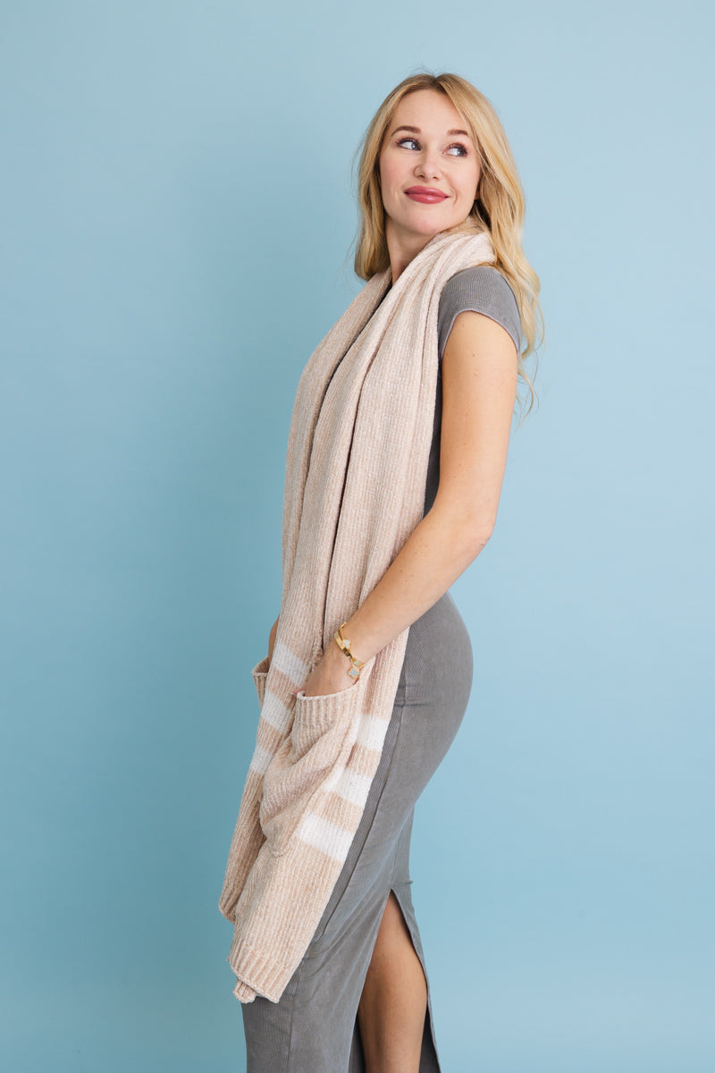 Chenille Pocket Scarf - Soft Comfort with Handy Pockets 🧣 - NeoKira Unlimited