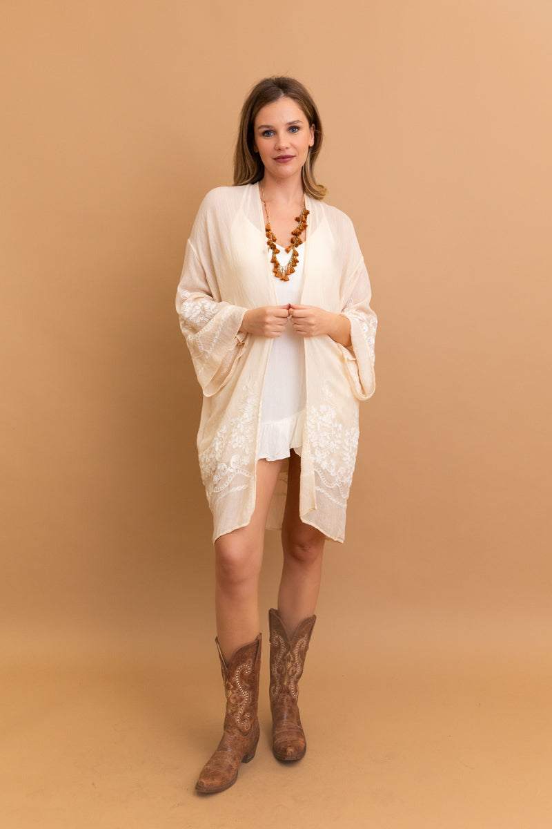 Blossom Breeze Embroidered Kimono Kimono Leto Collection One Size Cream 