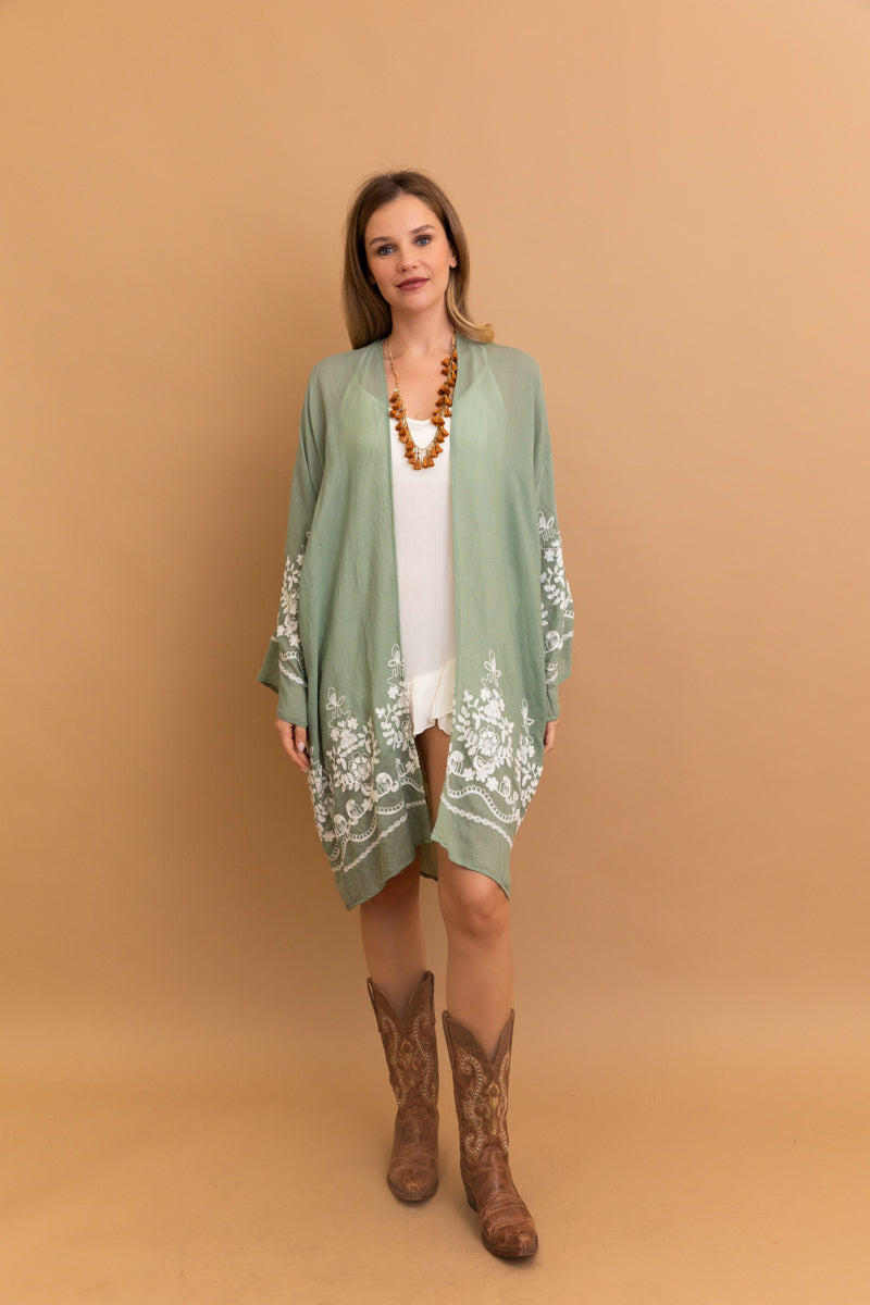 Blossom Breeze Embroidered Kimono Kimono Leto Collection   