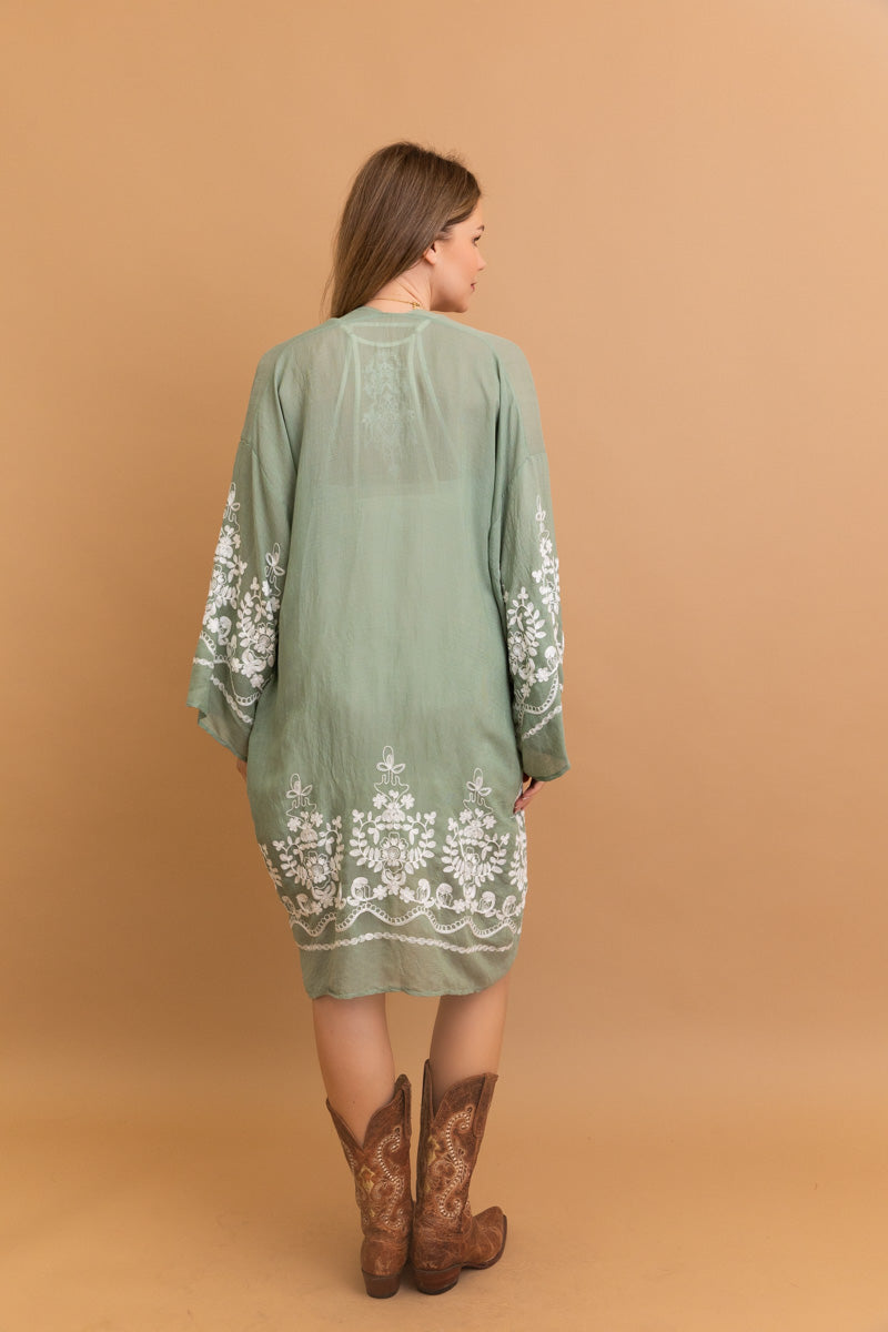 Blossom Breeze Embroidered Kimono Kimono Leto Collection   