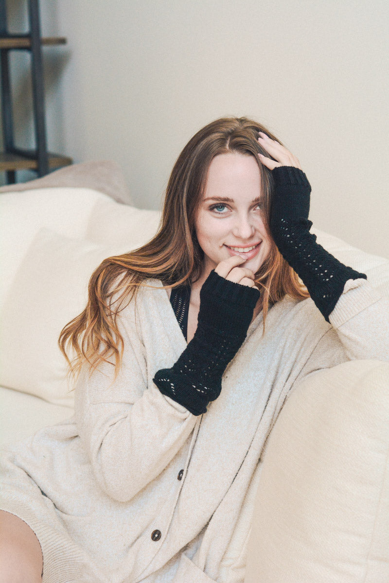 Texting-Friendly Arm Warmers – Trendy Winter Essentials ❄️📱 - NeoKira Unlimited