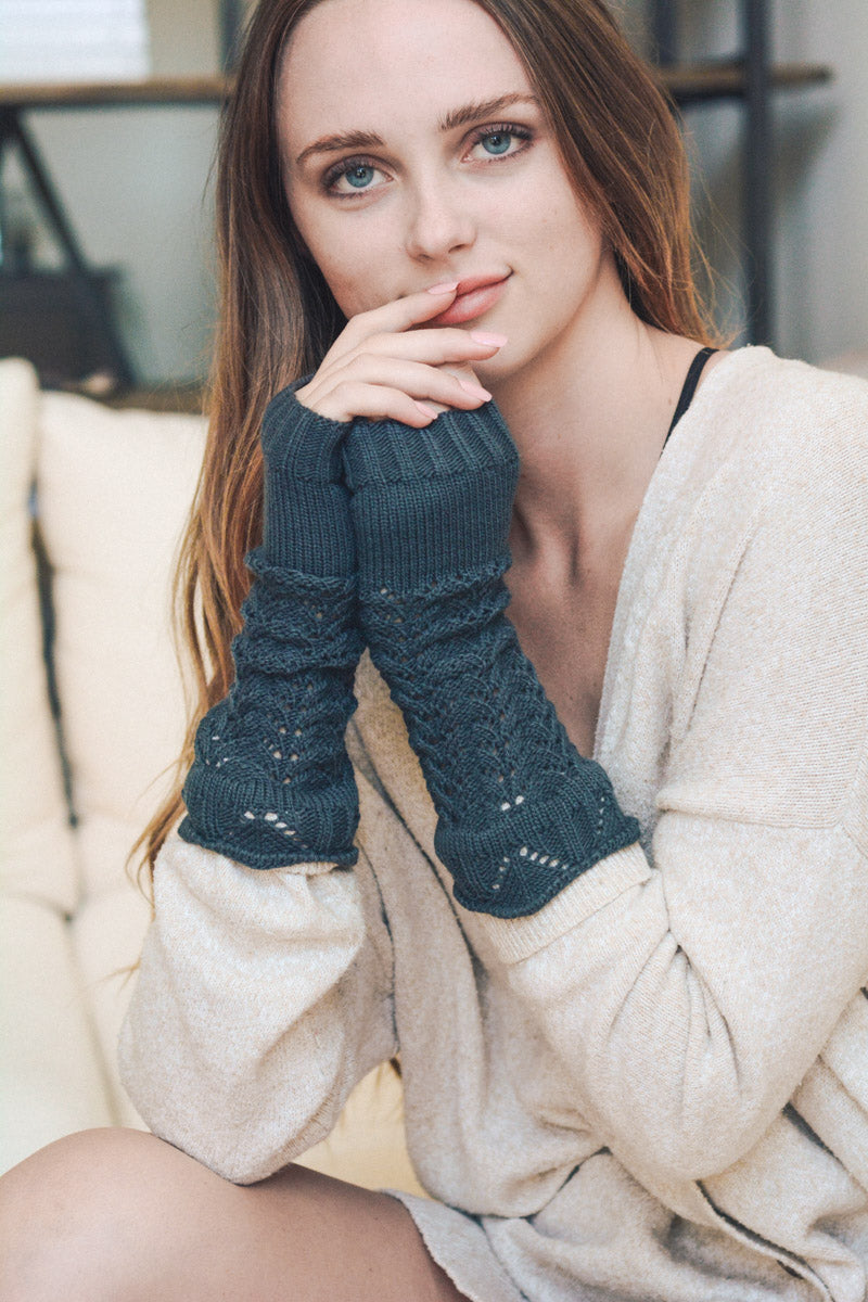 Texting-Friendly Arm Warmers – Trendy Winter Essentials ❄️📱 - NeoKira Unlimited