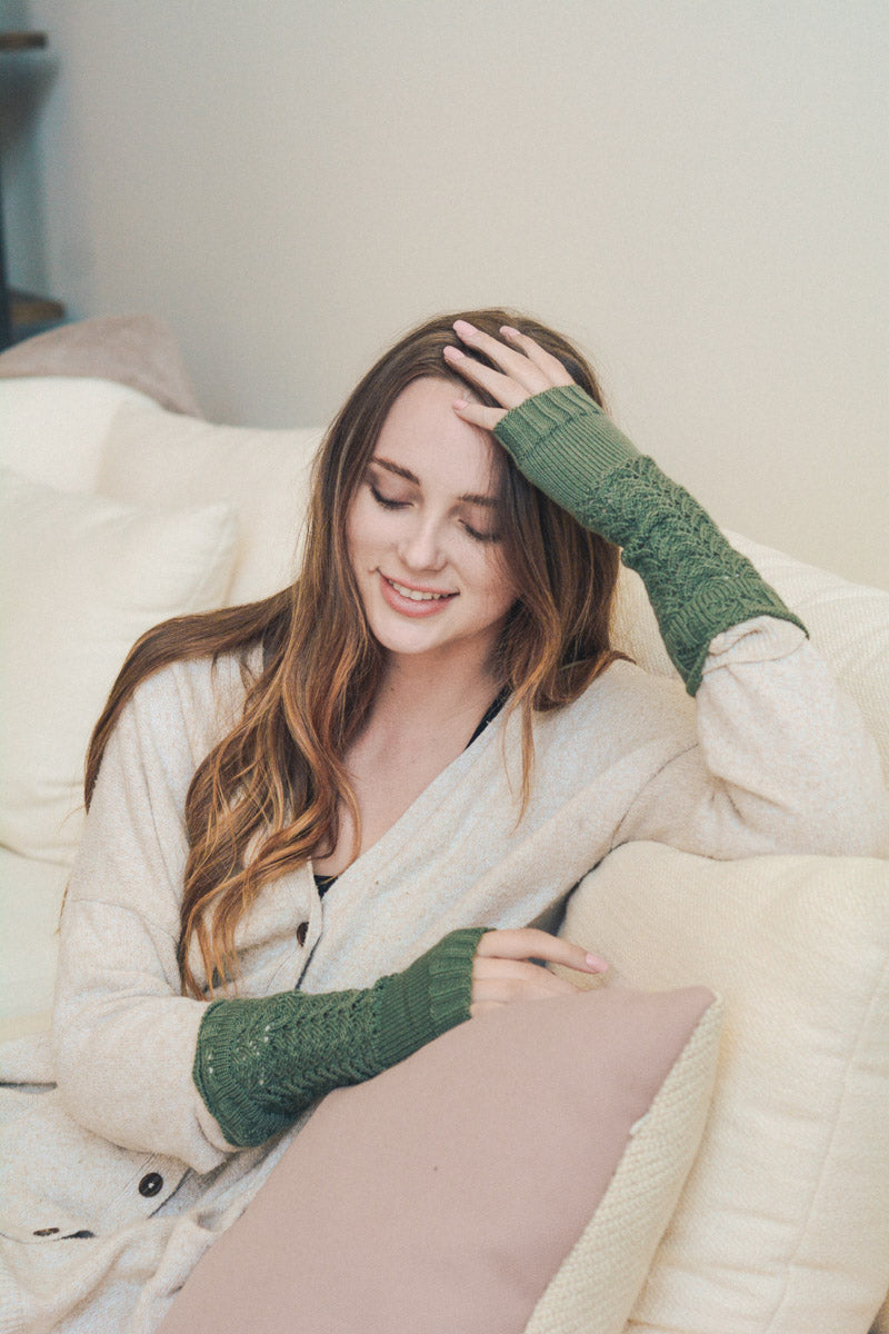 Texting-Friendly Arm Warmers – Trendy Winter Essentials ❄️📱 - NeoKira Unlimited