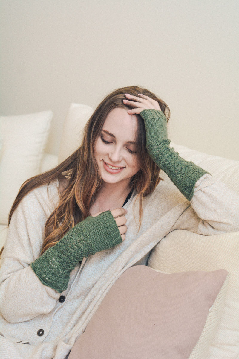 Texting-Friendly Arm Warmers – Trendy Winter Essentials ❄️📱 - NeoKira Unlimited