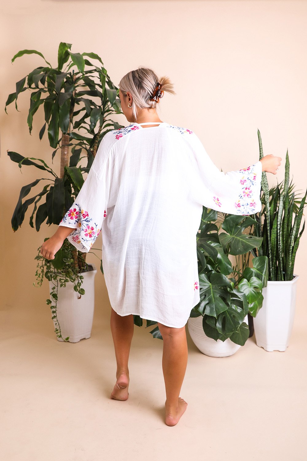 Elegant Floral Garland Kimono – Sophisticated Design - NeoKira Unlimited