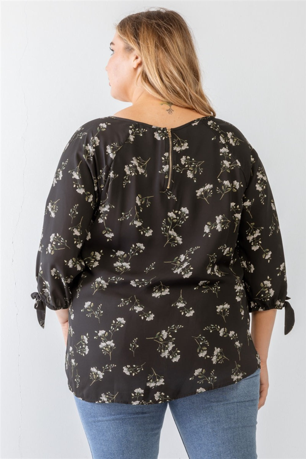 Blusa de cuello redondo con estampado floral de talla grande de Zenobia