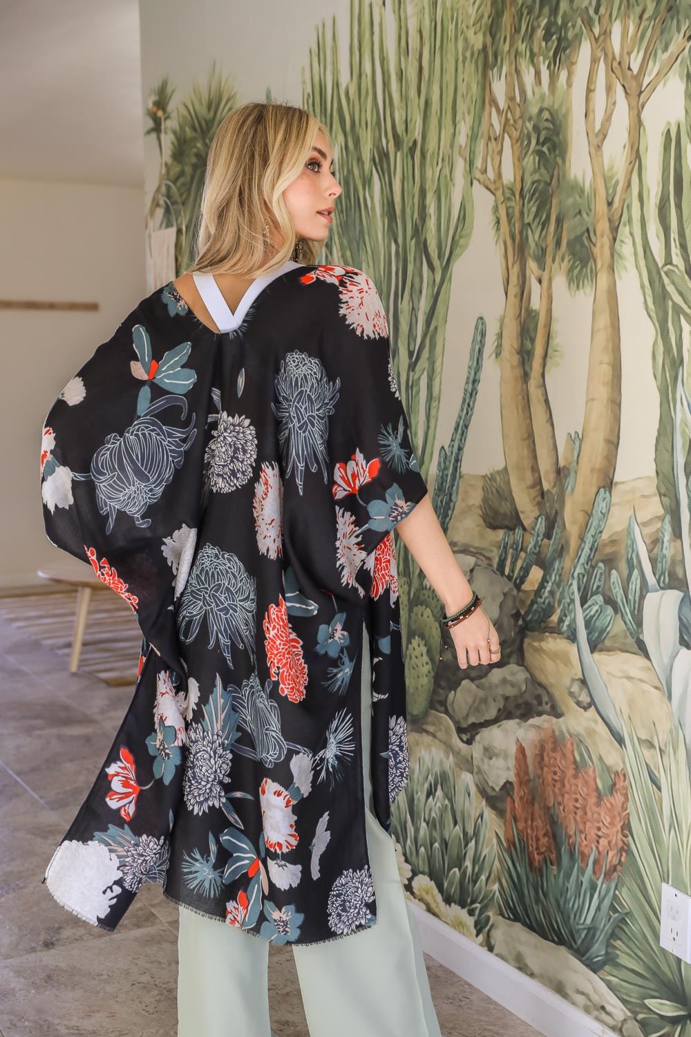 Floral Motif Combo Kimono Kimono Leto Collection   